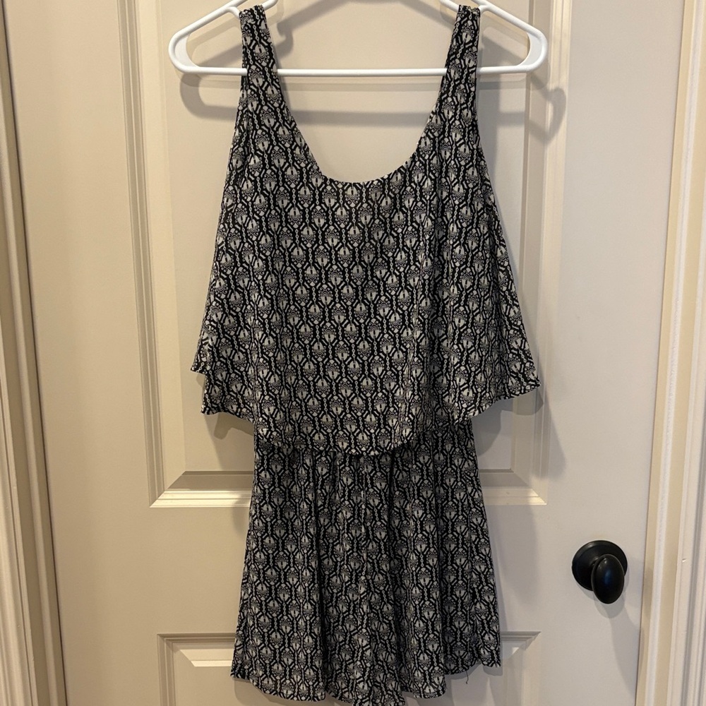 Black and White Patterned Sleeveless Jumpsuit